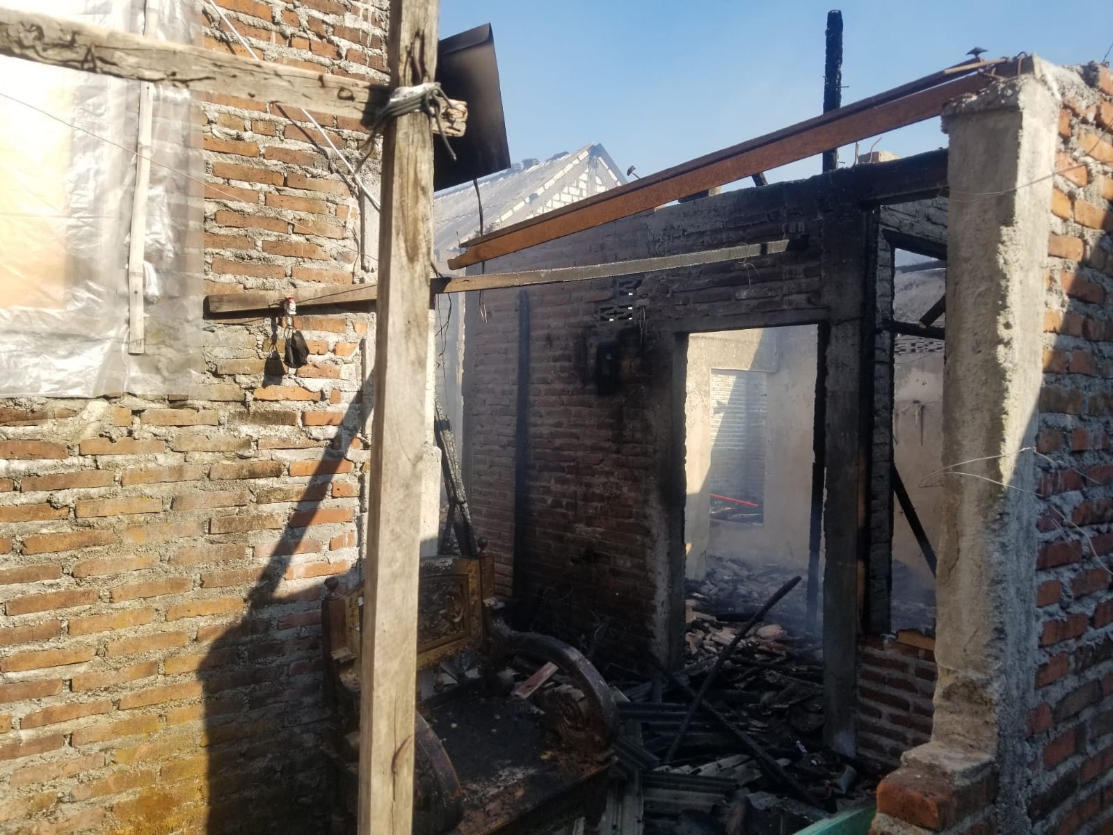 kondisi rumah warga yang kebakaran di Dusun Cipir Lor, Banjardowo, Kabuh Jombang