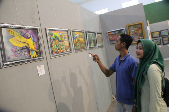 Suasana pameran lukisan yang digelar di Desa Sengon, Jombang