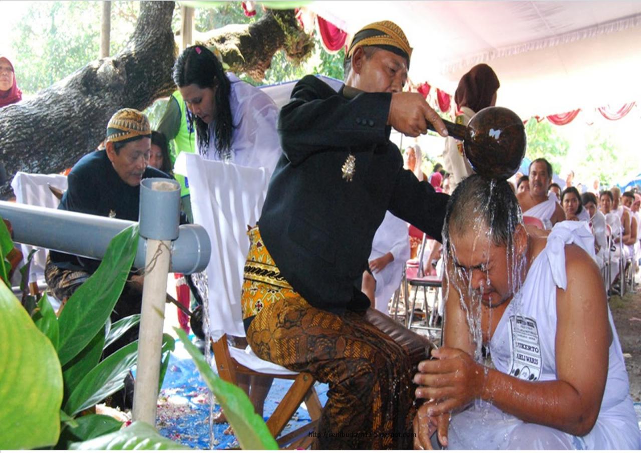 Tradisi atau upacara ruwatan di suku Jawa dan Bali