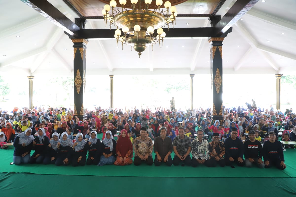 Prosesi pembukaan final Lomba Kolase yang digelar IGTKI Jombang bersama Jawa Pos Radar Jombang (13/10)