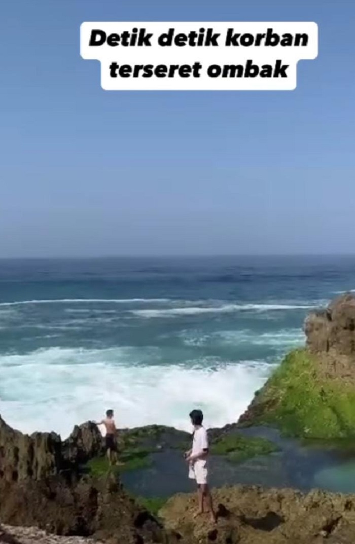 Viral pengunjung pantai di tulungagung terseret ombak