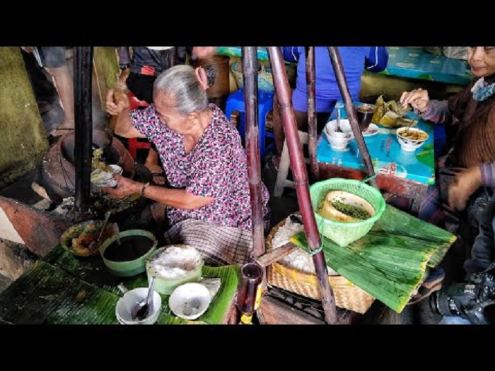 Wisata Kuliner Warung soto Bok Ireng di Blitar