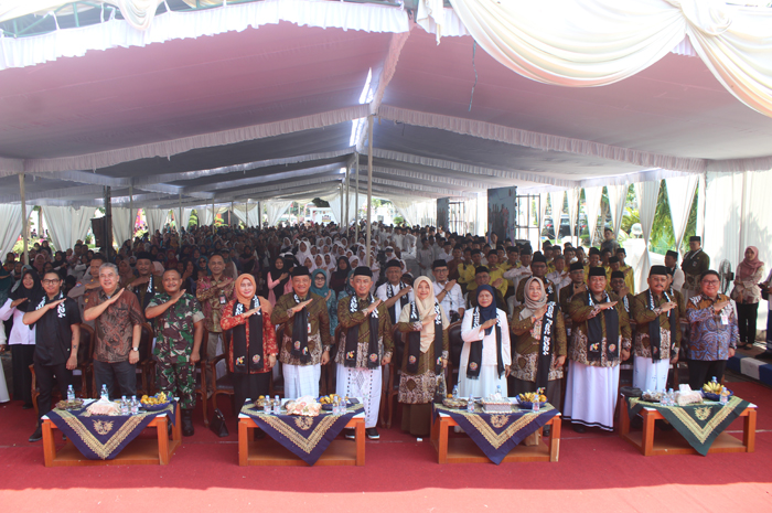 : Pj Bupati Jombang Teguh Narutomo bersama seluruh undangan yang hadir di Gemarikan
