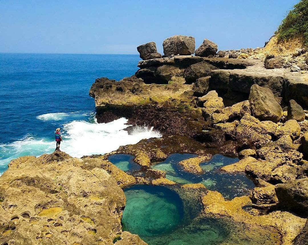 Pantai Kedung Tumpang Tulungagung