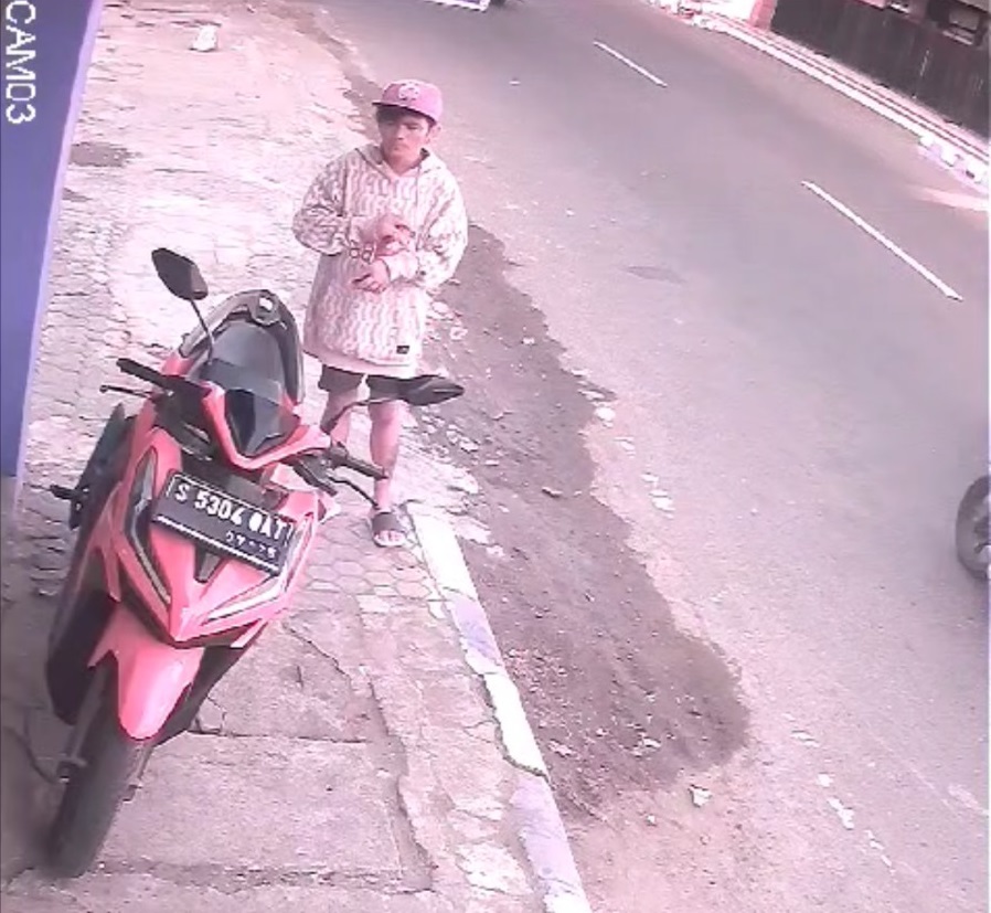 Pelaku pencurian motor milik pegawai laundry di Jombang yang terekam kamera CCTV