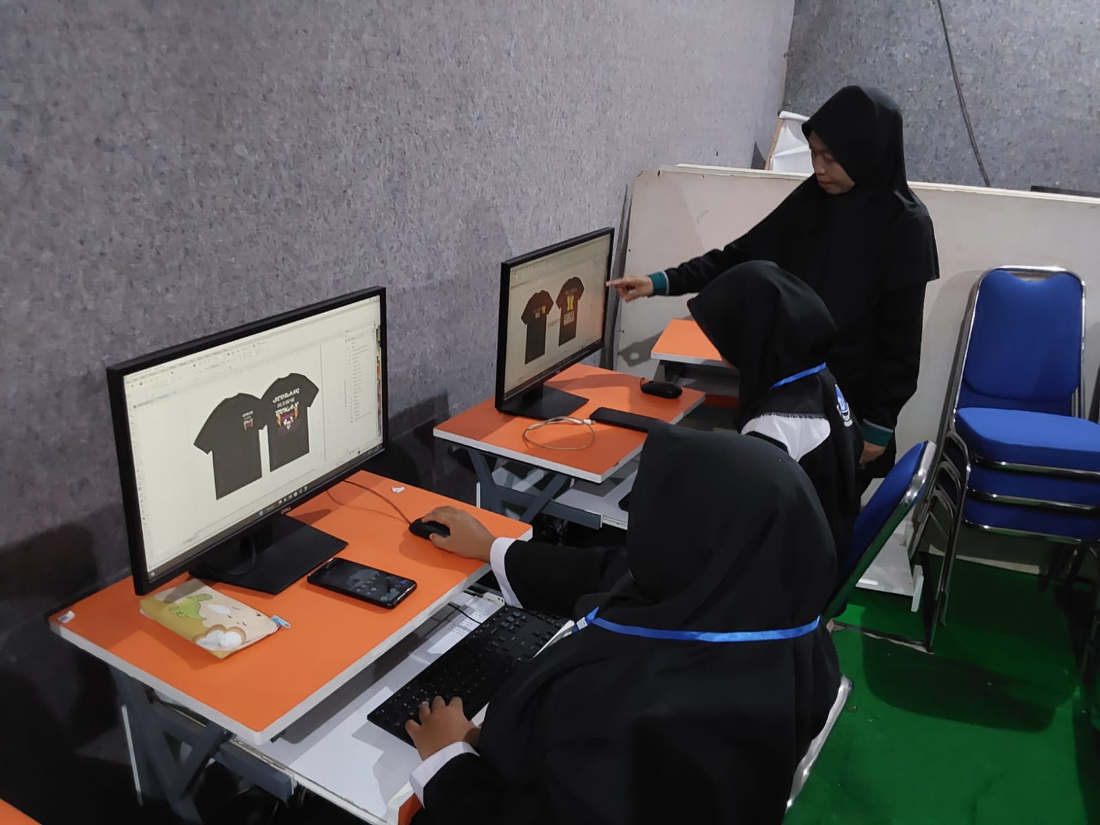 Deni Alimaningtyas, salah satu guru penggerak yang dapat undangan menjadi calon kasek dan pengawas kala mengajar di SMKN Gudo.