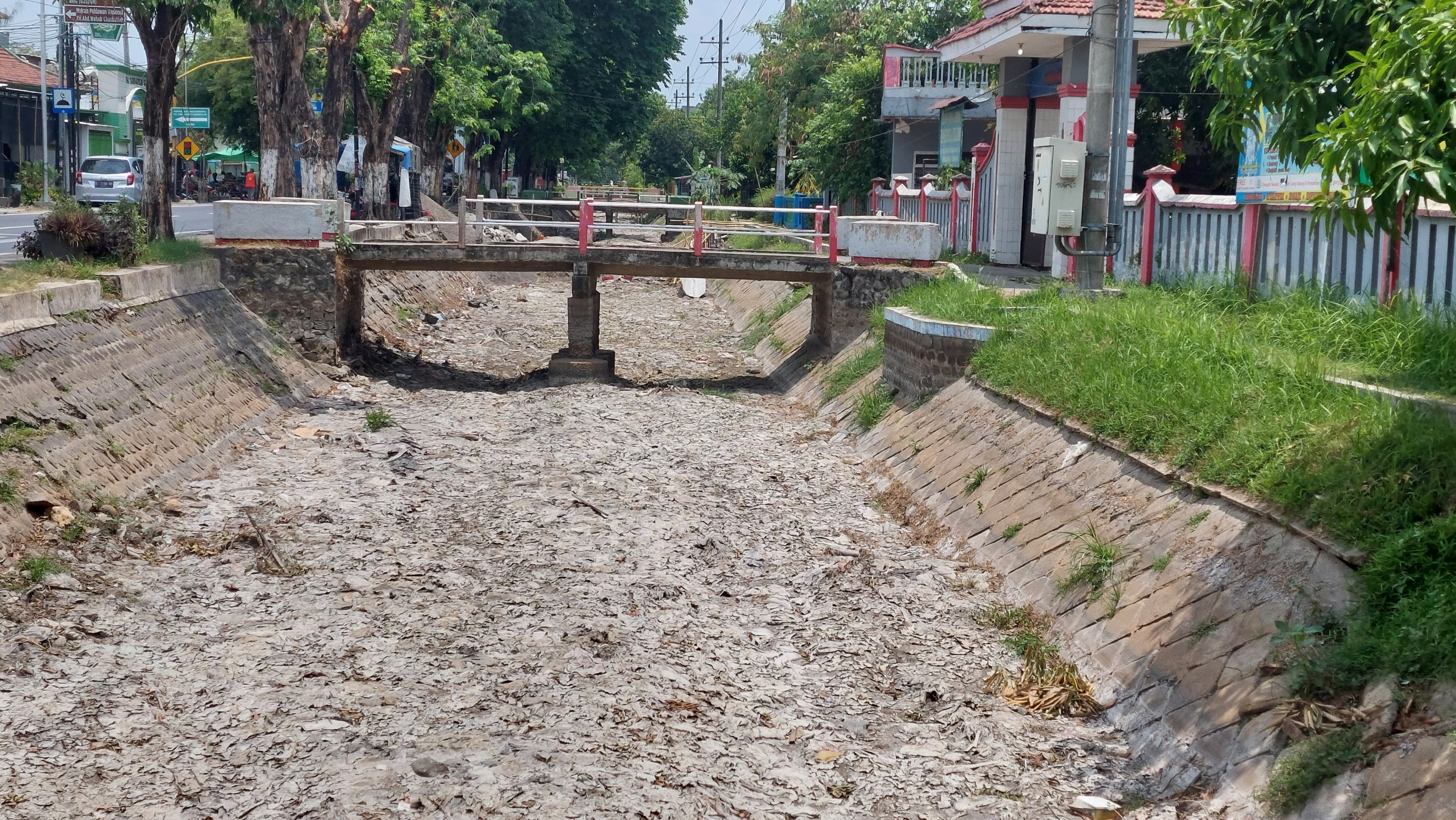 Kondisi sekunder Gude Ploso di Desa Tambakrejo, Jombang yang kini mengering tanpa air