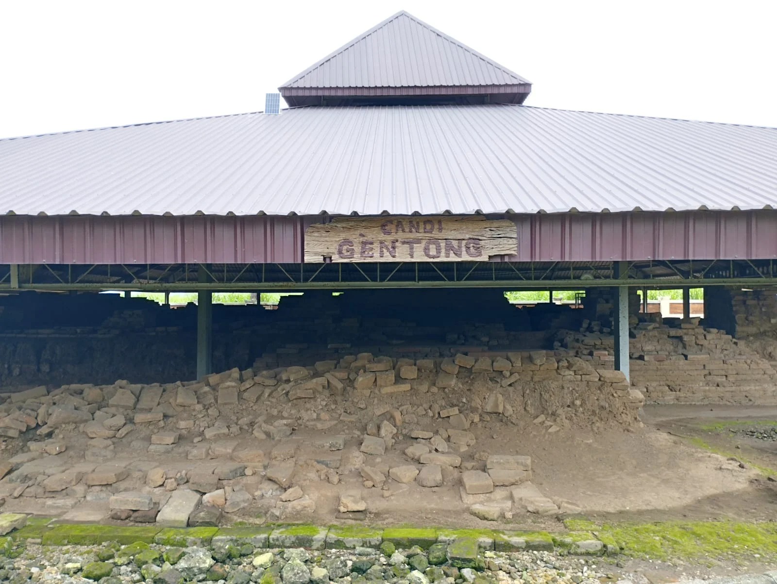 Candi Gentong, wisata sejarah di Mojokerto
