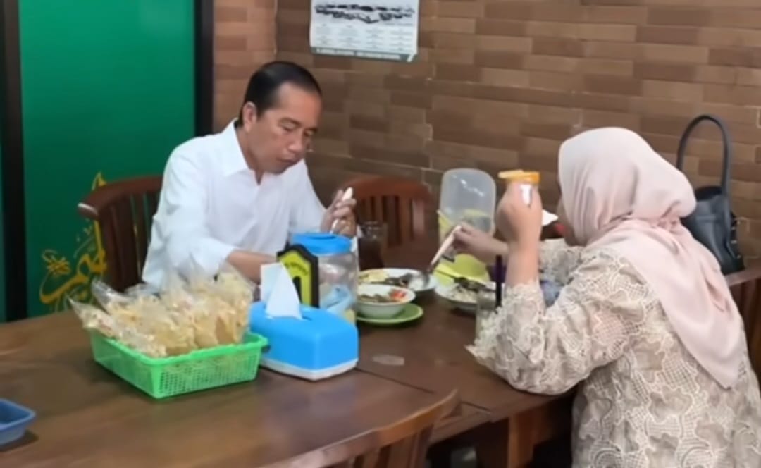 Jokowi bersama Iriana saat nikmati sate usai tak menjabat presiden