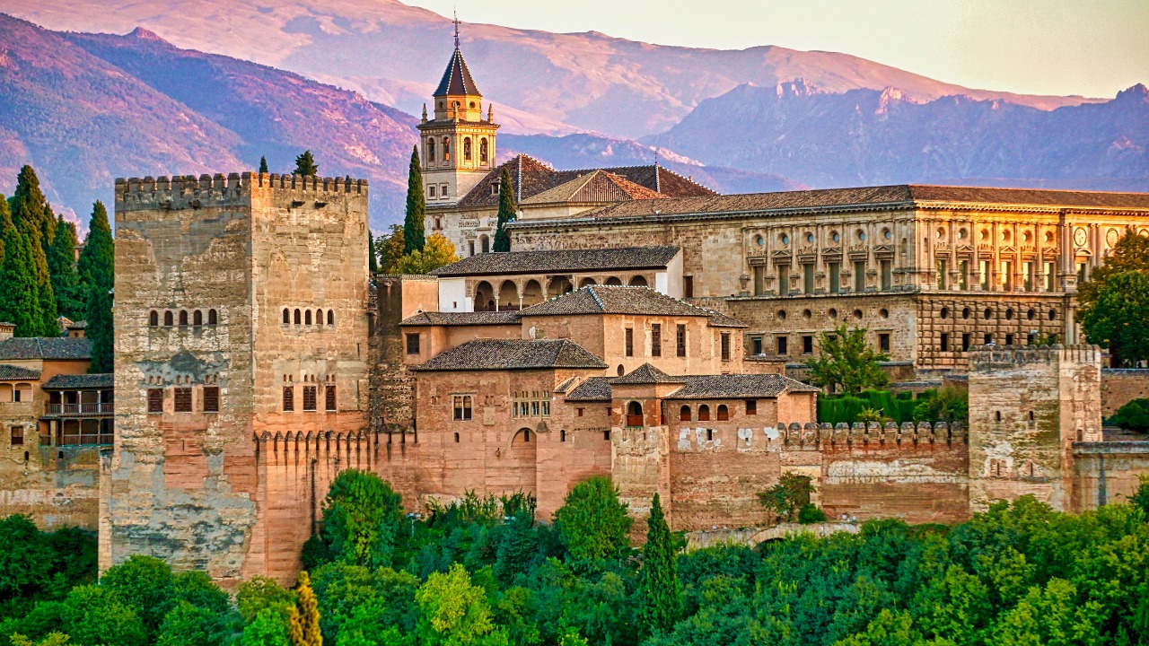 Alhambra, salah satu peninggalan kebudayaan Islam di Eropa yang kini jadi Situs Warisan Sejarah Dunia Terbaru di Eropa