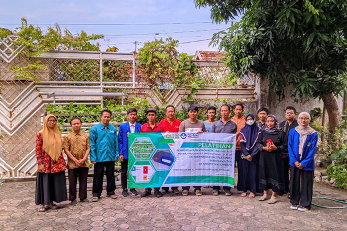 Dosen Fakultas Teknologi Informasi dan Fakultas Pertanian Unwaha Jombang melaksanakan program pengabdian kepada masyarakat di Jombang, (11/10).