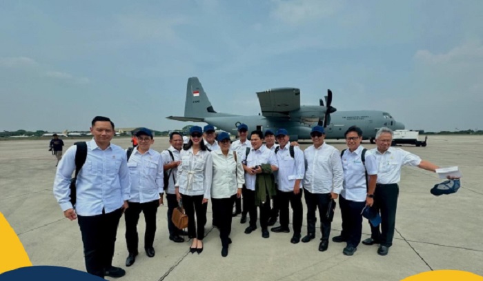 Menteri ATR/BPN Nusron Wahid bersama sejumlah menteri dan wamen di kabinet Merah Putih Prabowo mengikuti retreat kabinet