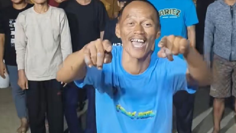Tangkapan layar aksi live Tiktoker Gunawan Sadbor.