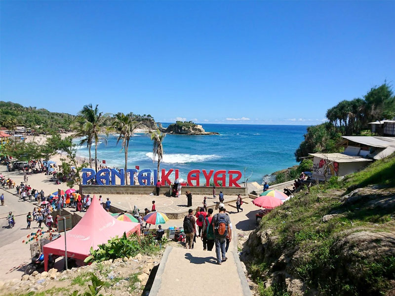 Pantai Klayar, salah satu Destinasi wisata unggulan di Pacitan