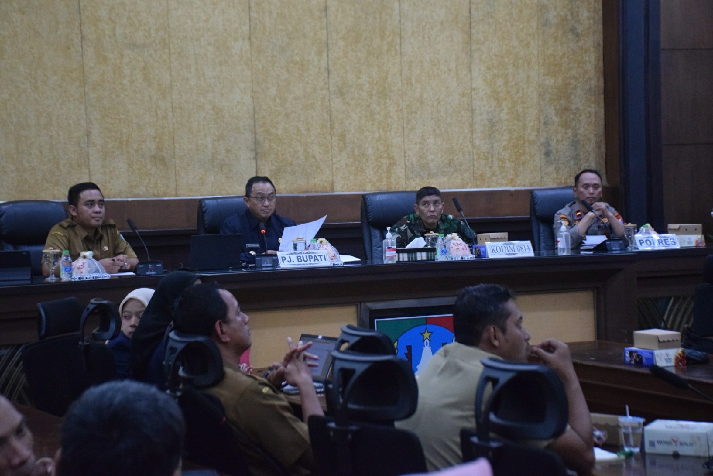 Pj Bupati Jombang Dr Teguh Narutomo memimpin rapat koordinasi untuk menghadapi bencana hidrometeorologi lintas sektor, Selasa (5/11).