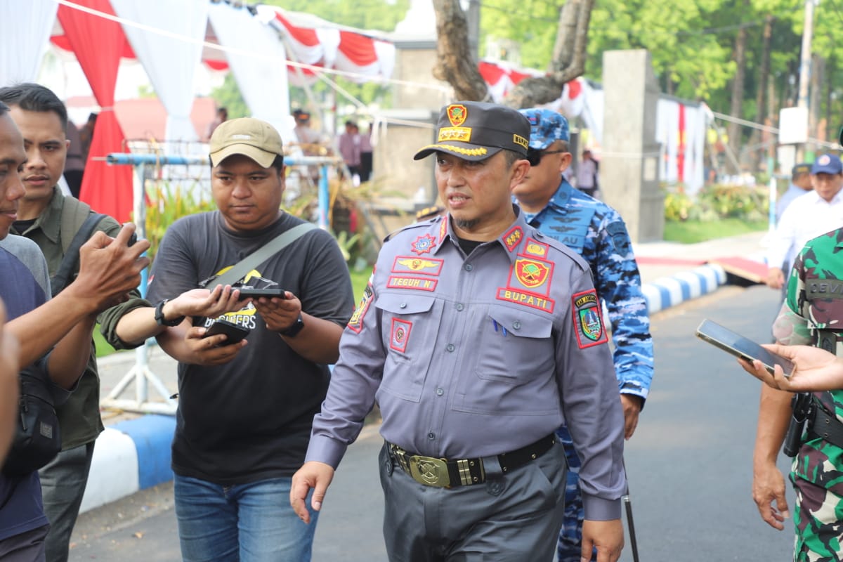 Pj Bupati Jombang Teguh Narutomo saat memberikan keterangan pada wartawan