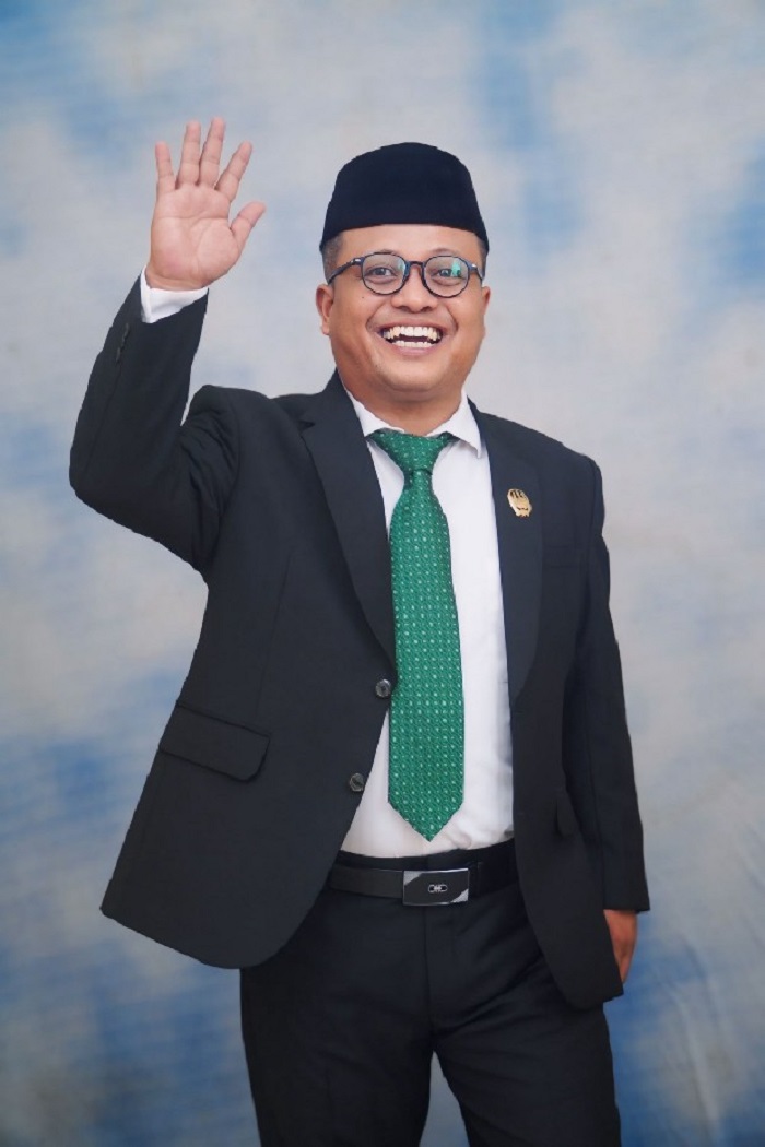 Anas Burhani, Anggota DPRD Jombang dengan slogan Halo Prend miliknya