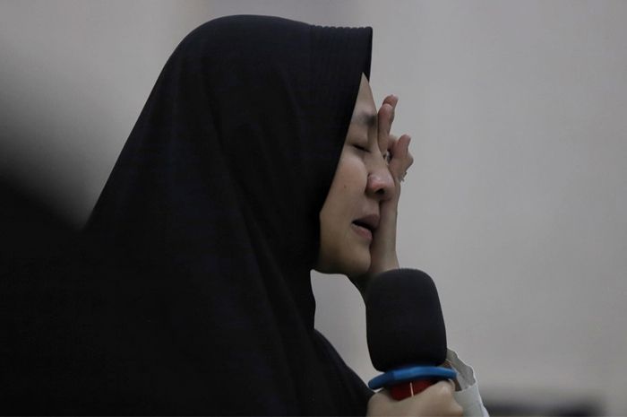 Briptu Fadhilatun Nikmah, terdakwa kasus plolwan bakar suami di Mojokerto saat diperiksa sebagai terdakwa dalam persidangan (19/11)
