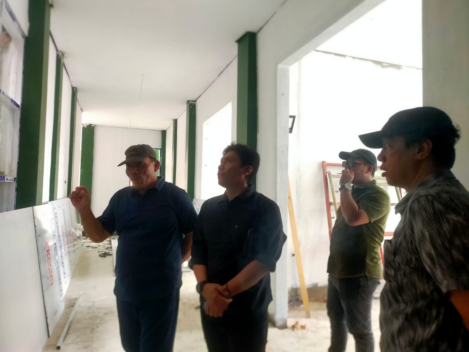 PANTAU: Komisi C DPRD Jombang melakukan inspeksi mendadak (sidak) di Puskesmas Dukuh klopo, Kecamatan Peterongan.