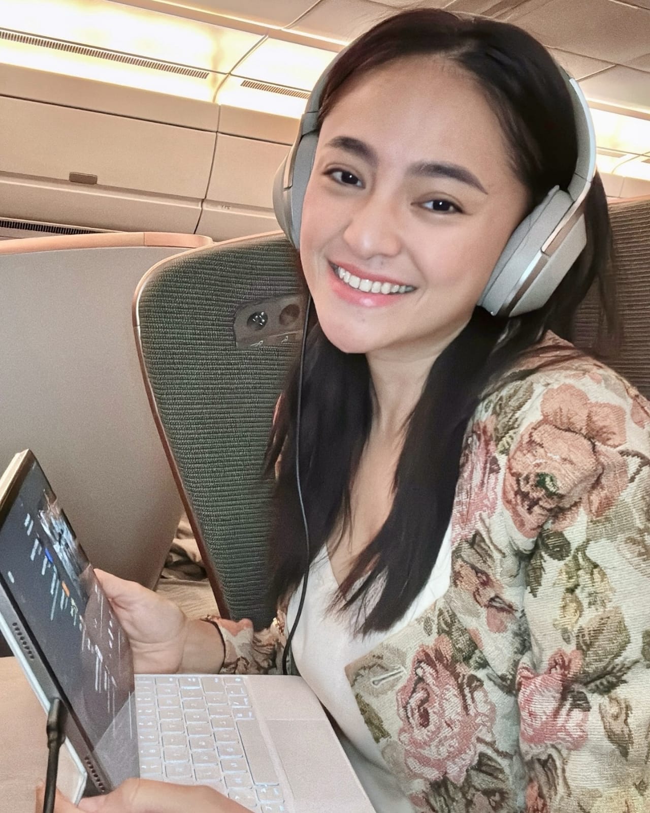 artis Marshanda yang hingga kini masih berjuang melawan gangguan Bipolar yang dialaminya