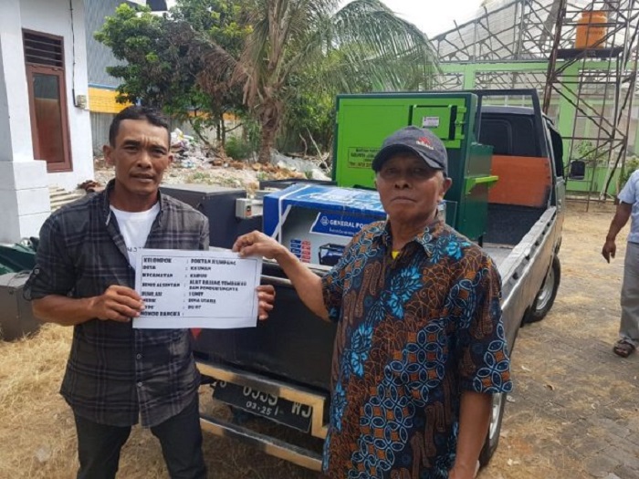 Penyerahan bantuan mesin rajang tembakau dari DBHCHT 2024 kepada pokan Jlaprang, Kauman, Kabuh