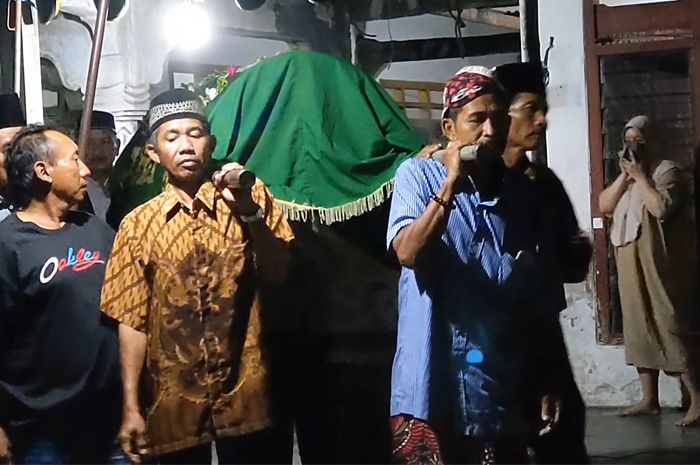 Prosesi pemakaman jasad EJ, 20, mahasiswi UTM yang dibunuh pacarnya dan jasadnya dibakar