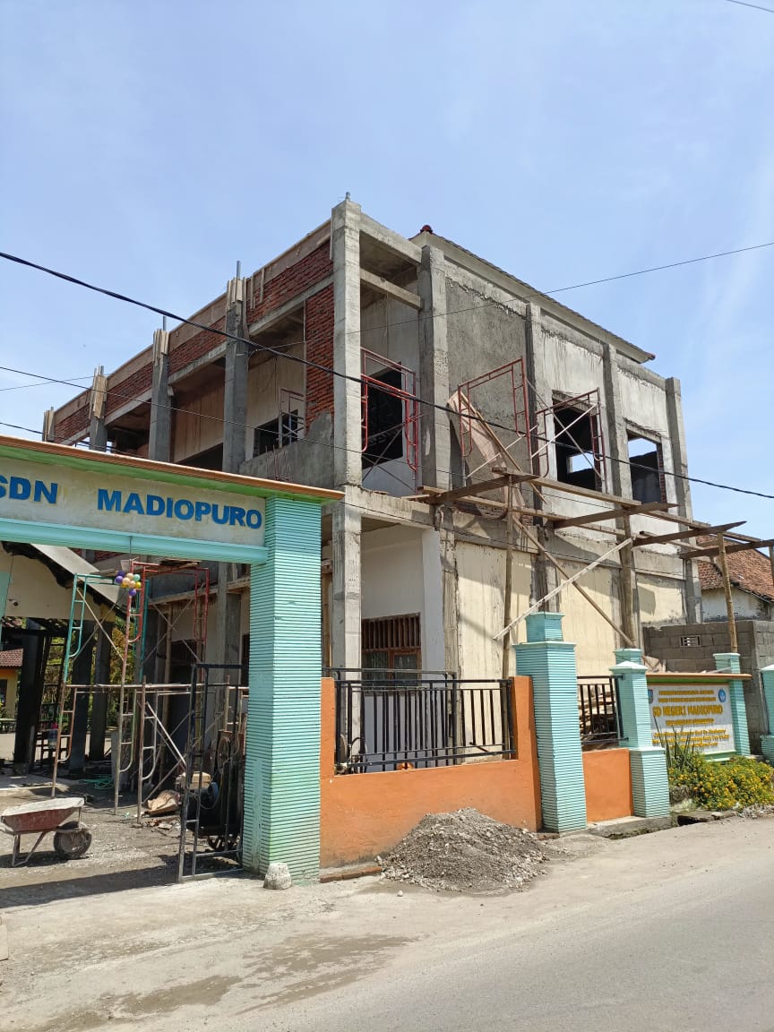 Kondisi proyek rehabilitasi SDN Madiopuro, Sumobito Jombang yang tak kunjung rampung
