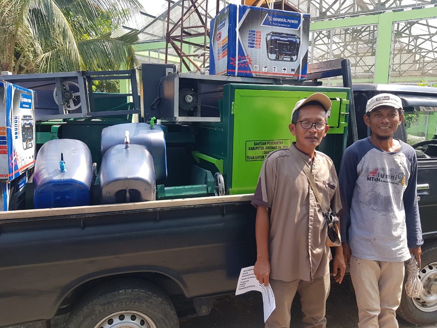 Bantuan mesin rajang tembakau beserta alat pendukungnya anggaranya berasal dari Dana Bagi Hasil Cukai Hasil Tembakau (DBHCHT) 2024.