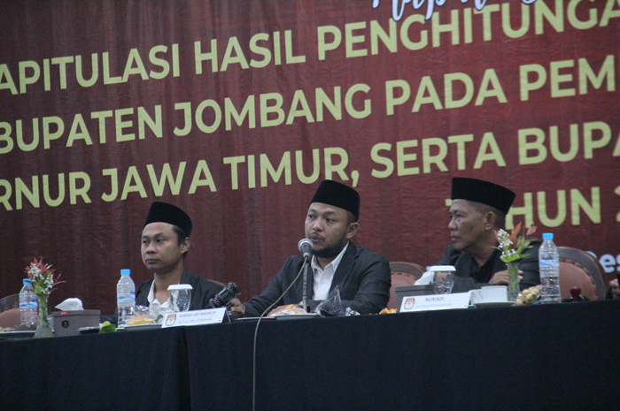 Proses rekapitulasi suara tingkat Kabupaten yang dibelar KPU untuk Pilbup Jombang 2024