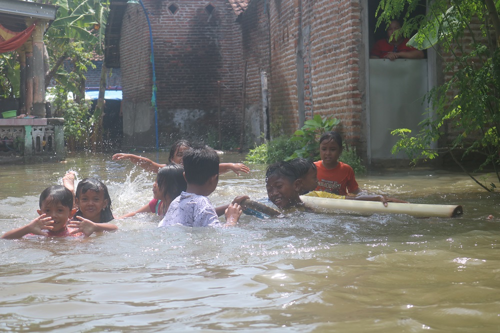 Banjir yang merendam perkampungan di Kedungmacan, Kedungbetik, Kesamben Jombang disebabkan melubernya Afvour Watudakon