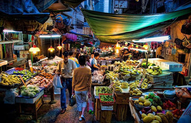 Ilustrasi pasar di Jombang dengan beragam pilihan belanja dan wisata kuliner