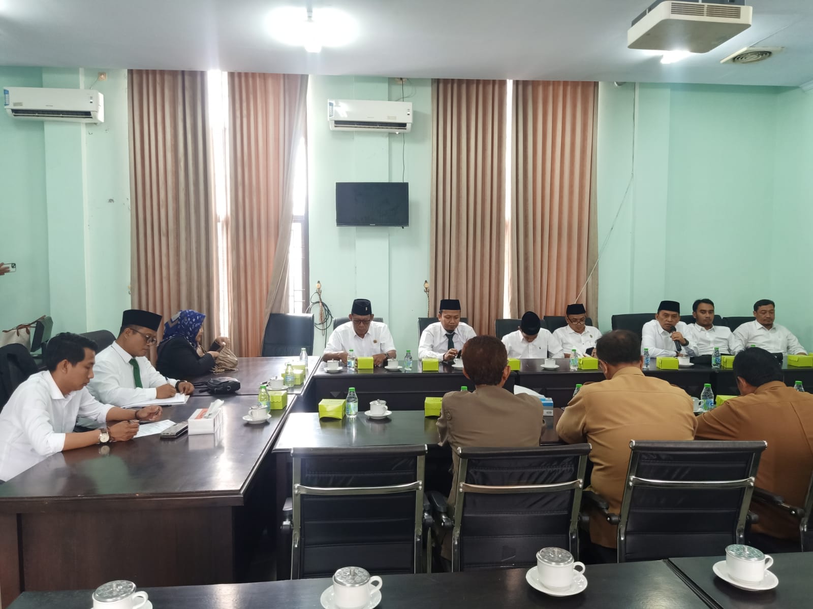 Komisi B DPRD Jombang saat melakukan rapat dengar pendapat dengan sejumlah OPD terkait Pasar Perak