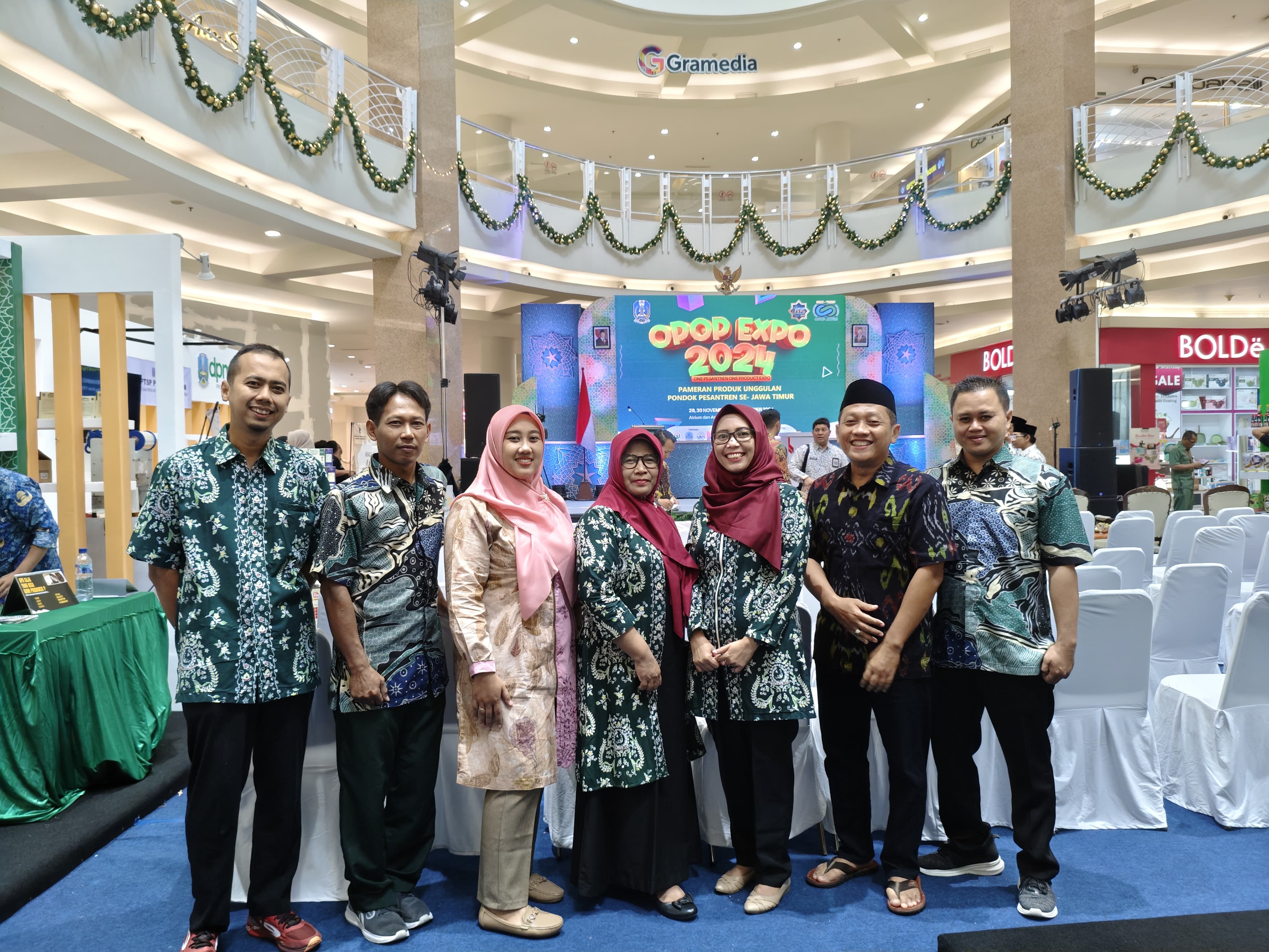 Dinas Koperasi dan Usaha Mikro, mensupport kegiatan OPOP expo 2024 di Surabaya