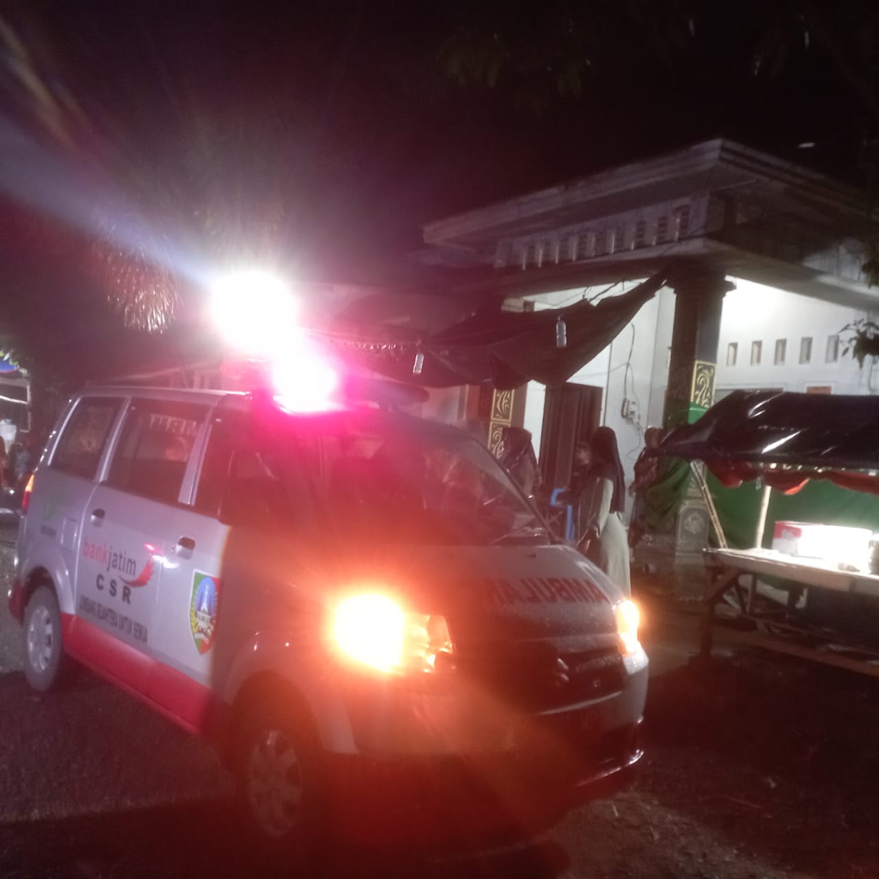 Proses pemulangan jasad balita yang diduga jadi korban penganiayaan di Mojoagung, Jombang setelah diotopsi