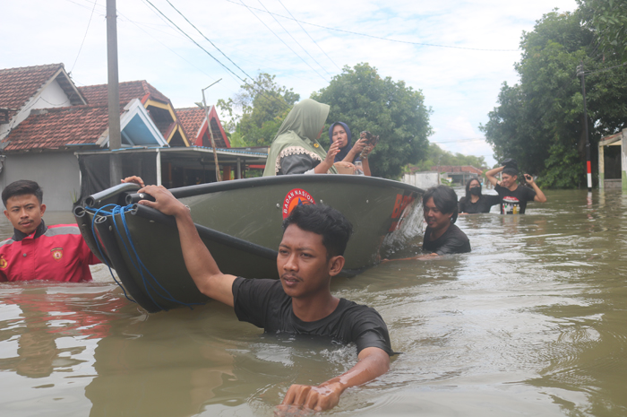 Kondisi banjir luapan Afvour Watudakon di Dusun Beluk, Jombok, Kesamben Jombang hingga Rabu (11/12)