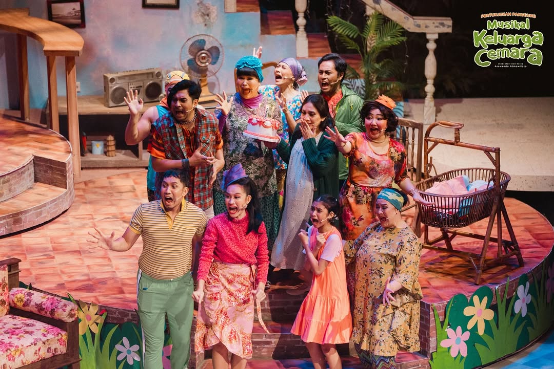 Salah satu teater musikal berjudul Keluarga Cemara