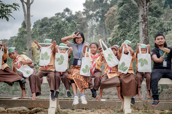 Sri Wahyuningsih saat mengikuti Kegiatan kelas inspirasi bersama siswa sekolah dasar di berbagai daerah di Jawa Timur.