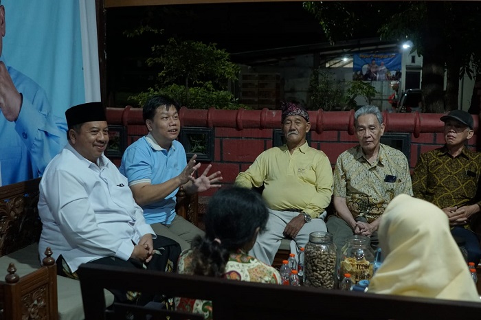 DIALOG: Bupati Jombang terpilih Warsubi saat melakukan dialog bersama kelompok lintas agama beberapa waktu lalu.