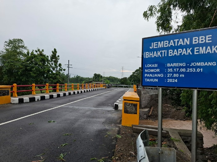 RAMPUNG: Pekerjaan proyek jembatan di Dusun Banjarsari, Desa/Kecamatan Bareng, Jombang, sudah tuntas dikerjakan.