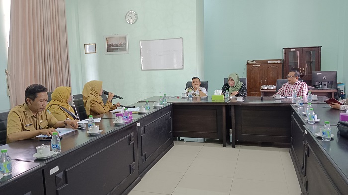 EVALUASI: Komisi D DPRD Jombang mengadakan hearing dengan Dinas P dan K Jombang, kemarin (30/12).