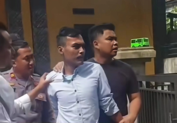 Polisi akhirnya menangkap Ajat Supriatna (AS), 32, salah satu komplotan pelaku penembakan bos rental mobil IAS, 48, di rest area km 45 Tol Tangerang-Merak.