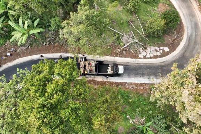 peningkatan jalan ruas Bareng- Wonosalam Pasar yang dilakukan Bidang Bina Marga Dinas PUPR Jombang