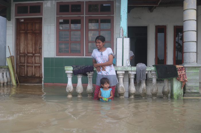 Kondisi banjir yang masih menggangi Dusun/Desa Trawasan, Sumobito Jombang hingga Selasa (7/1) siang