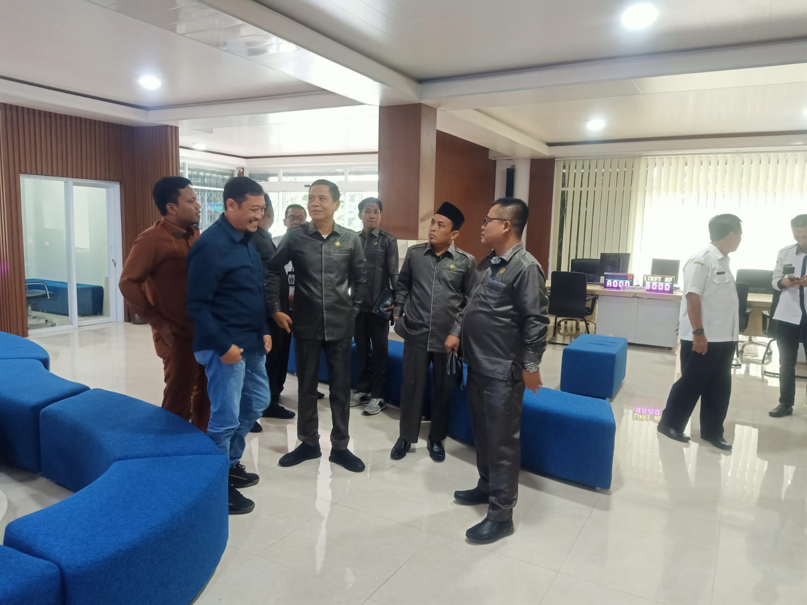 Anggota DPRD Jombang saat melakukan sidak ke gedung MPP Jombang yang baru selesai direhab