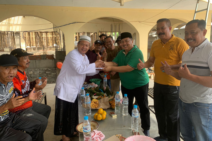 Bupati terpilih Jombang Warsubi saat menghadiri pembangunan masjid di Desa Rejoagung, Kecamatan Ploso, Minggu (12/1).