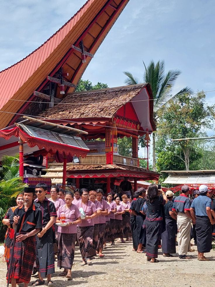 Rambu Solo, upacara kematian Suku Toraja yang justru megah dan jauh dari kesan sedih dan dukacita