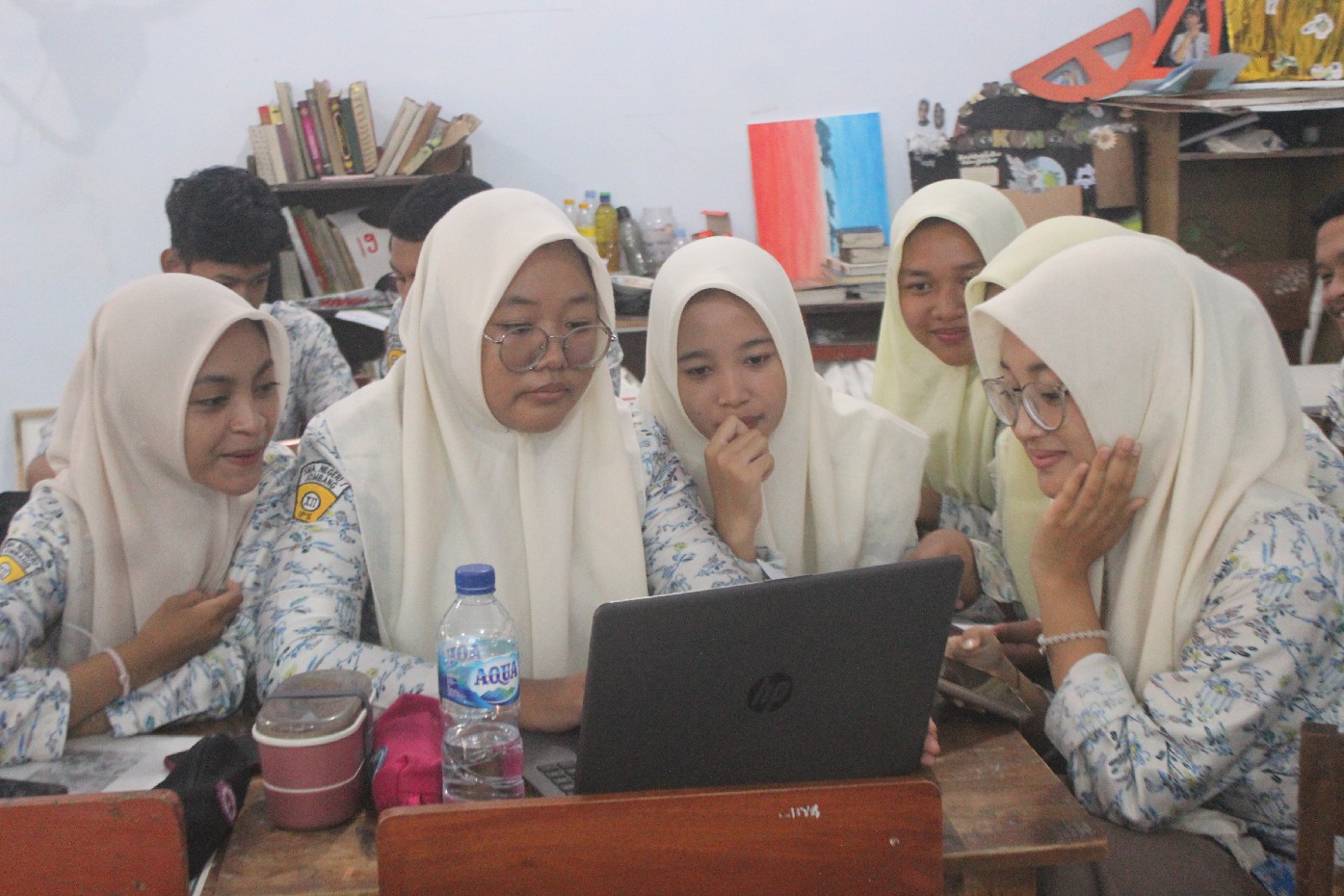 Siswa SMAN 1 Jombang sharing sesama teman untuk persiapan SNBP, (16/1)