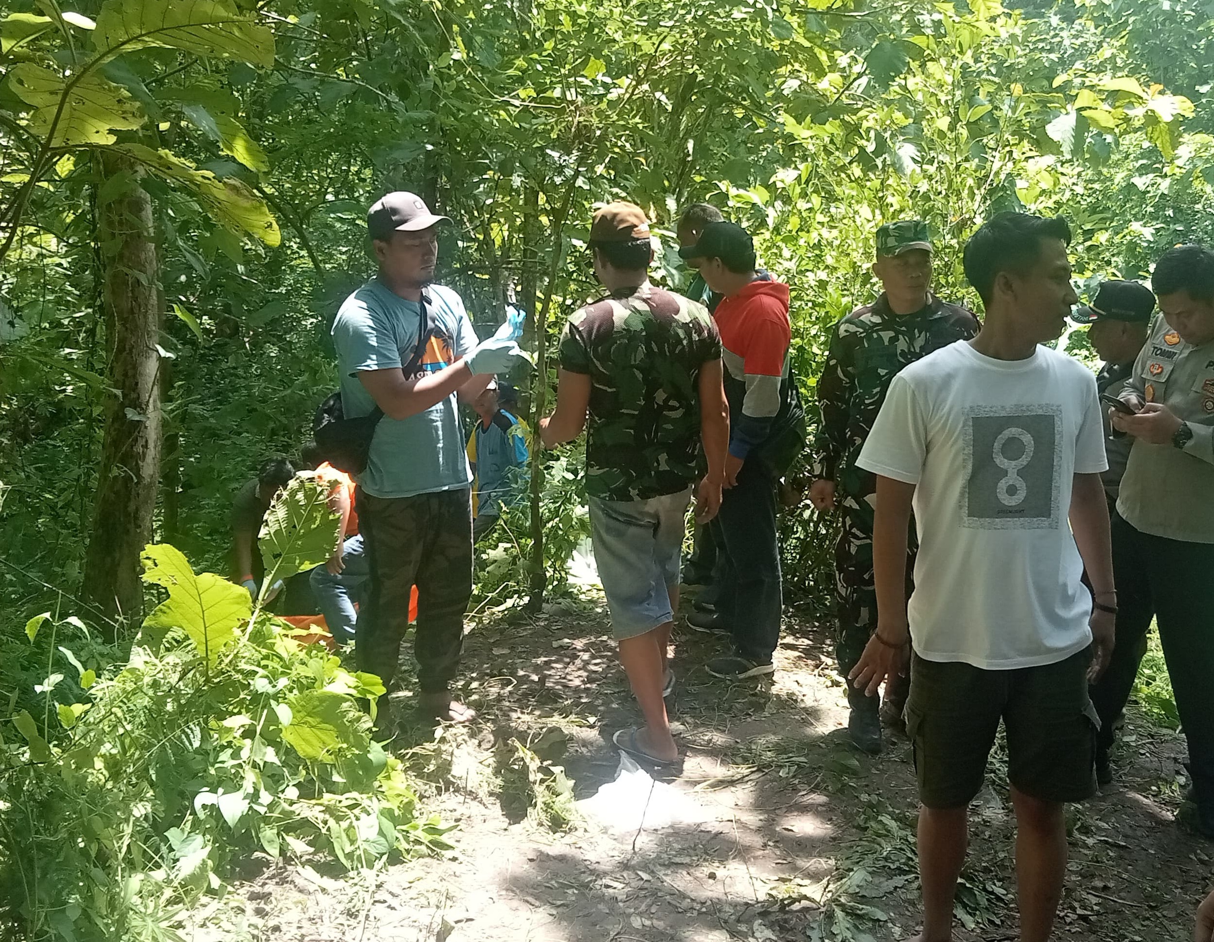 Lokasi ditemukannya jasad pria di dalam hutan kabuh