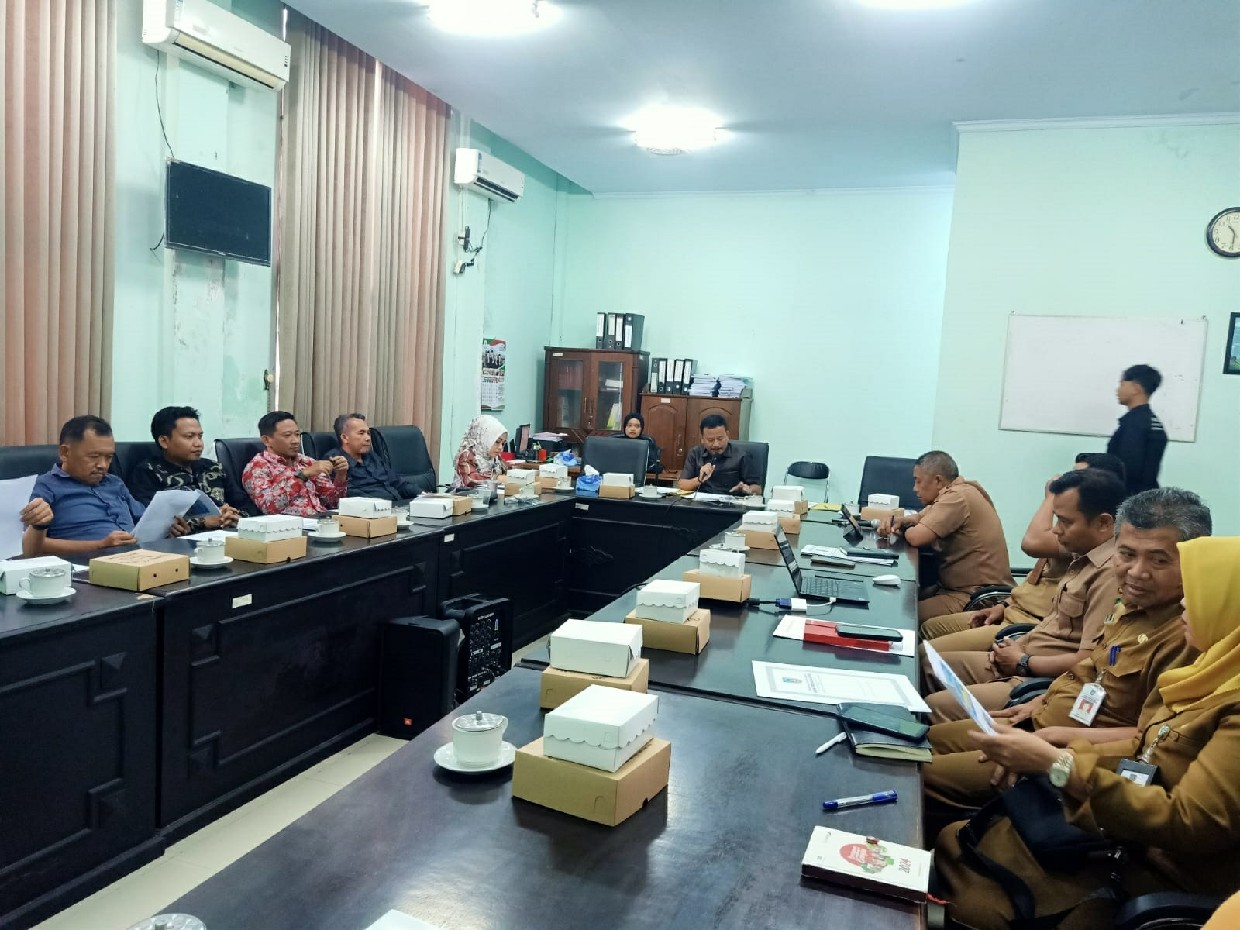 Badan Pembentukan Peraturan Daerah DPRD Jombang rapat  membahas aturan penindakan judi online, Jumat (17/1).