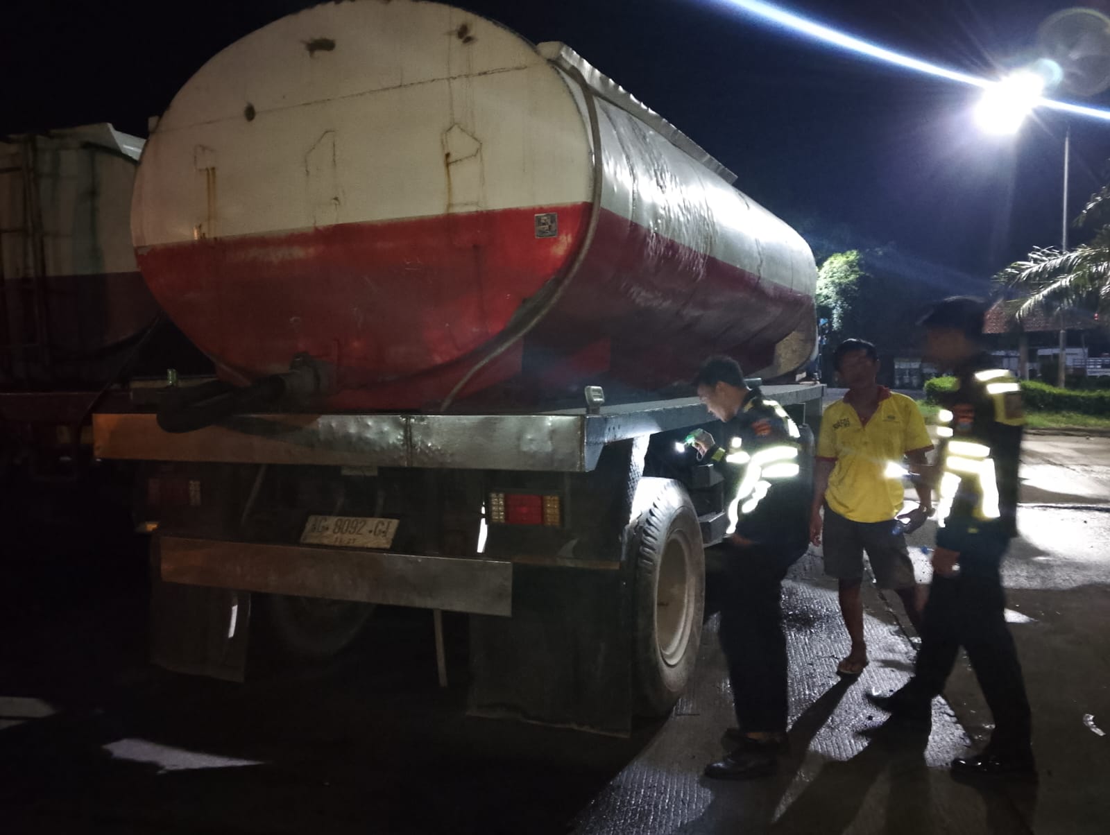 Polisi mengamankan truk tangki yang melindas lansia di Ploso Jombang hingga tewas